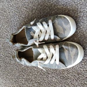 MAURICES EUC Canvas Camo Slip On Sneakers